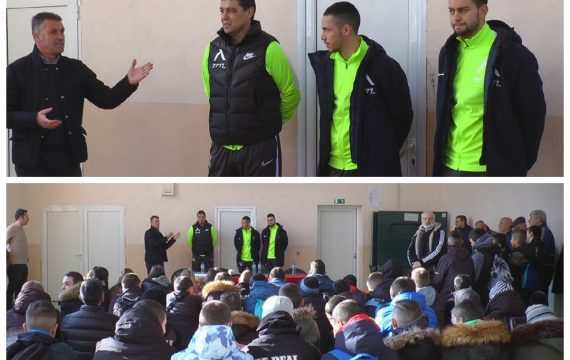 Хубчев, Костов и Стаси зарадваха децата от Спортното училище в град Сандански (ВИДЕО) | KotaSport