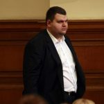 „Левски“ не може да приеме сериозна сума от чужда фирма, но се съгласи на дарението от Пеевски