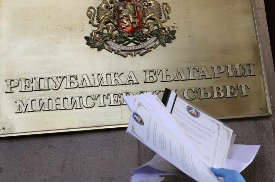 Как ще се завъртят акциите на „Левски“ и при кого ще отидат?