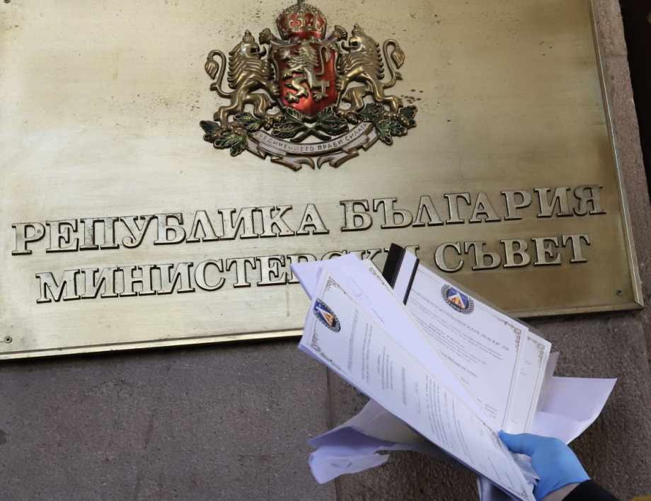 Как ще се завъртят акциите на „Левски“ и при кого ще отидат?