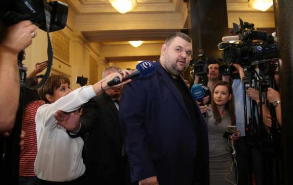 Хиндлиян и Тити Папазов защитиха дарението на Делян Пеевски за „Левски“