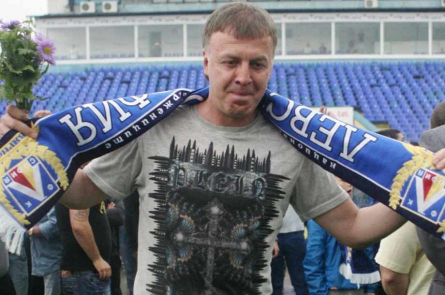 Договаря ли Наско Сираков собствеността на Левски с приближен на Борисов и Пеевски?