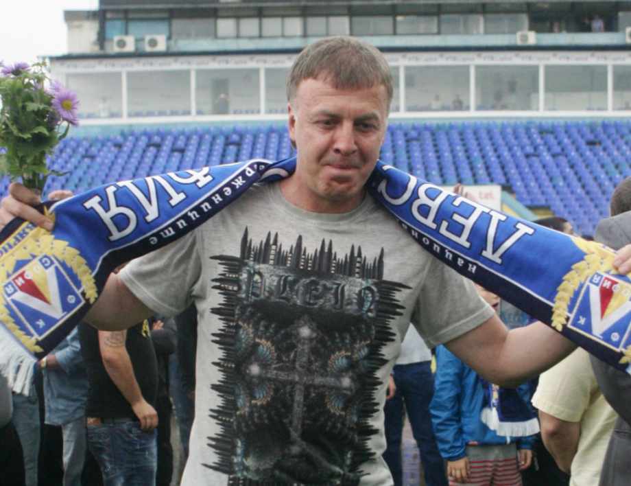 Договаря ли Наско Сираков собствеността на Левски с приближен на Борисов и Пеевски?