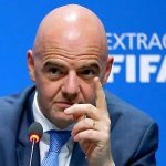 Шефът на ФИФА зове да не се бърза с фенове по трибуните