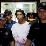 Роналдиньо остава под домашен арест в Асунсион