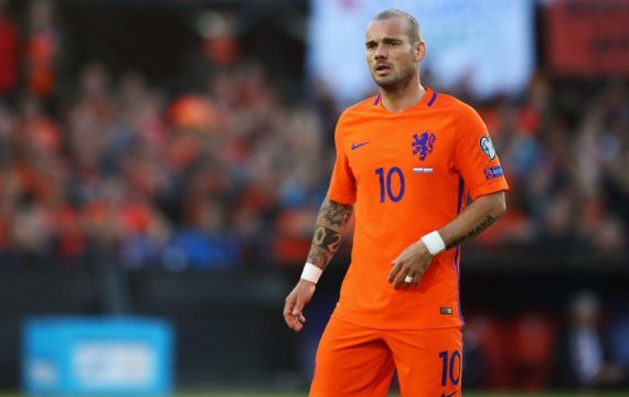 Още една холандска легенда се завръща във футбола