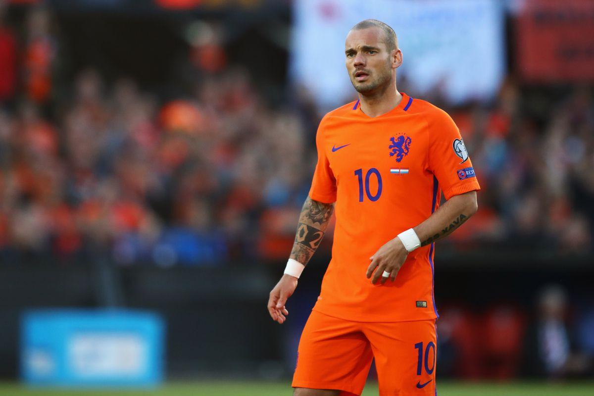 Още една холандска легенда се завръща във футбола