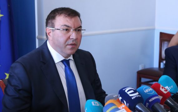 Стадионите може да отворят врати за публика, но при условие