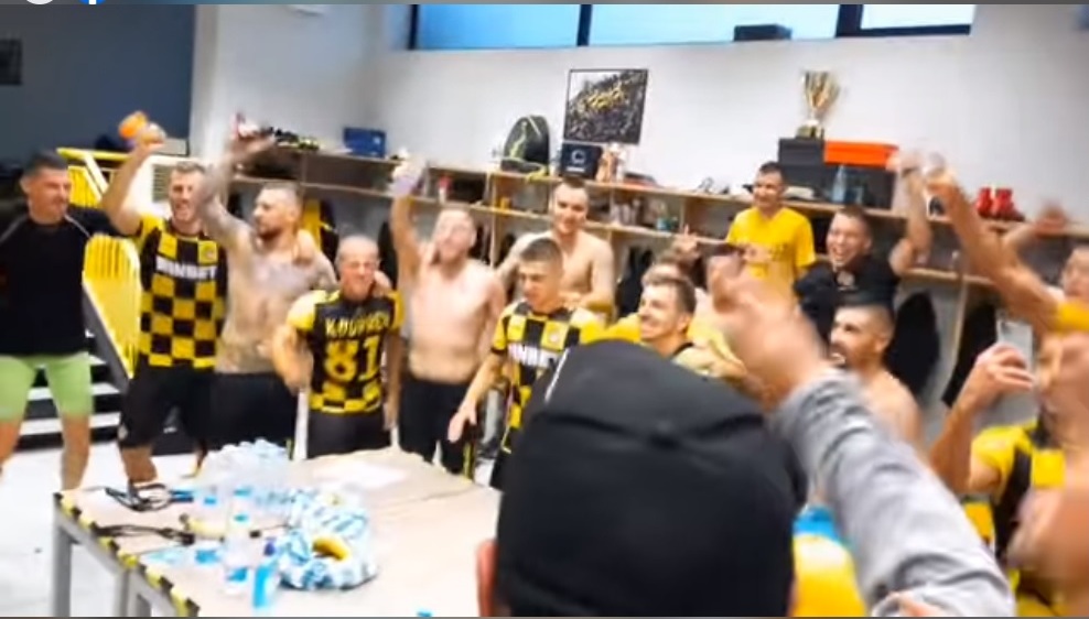 Лудница в съблекалнята на Ботев, след боя по Локо (ВИДЕО) | KotaSport