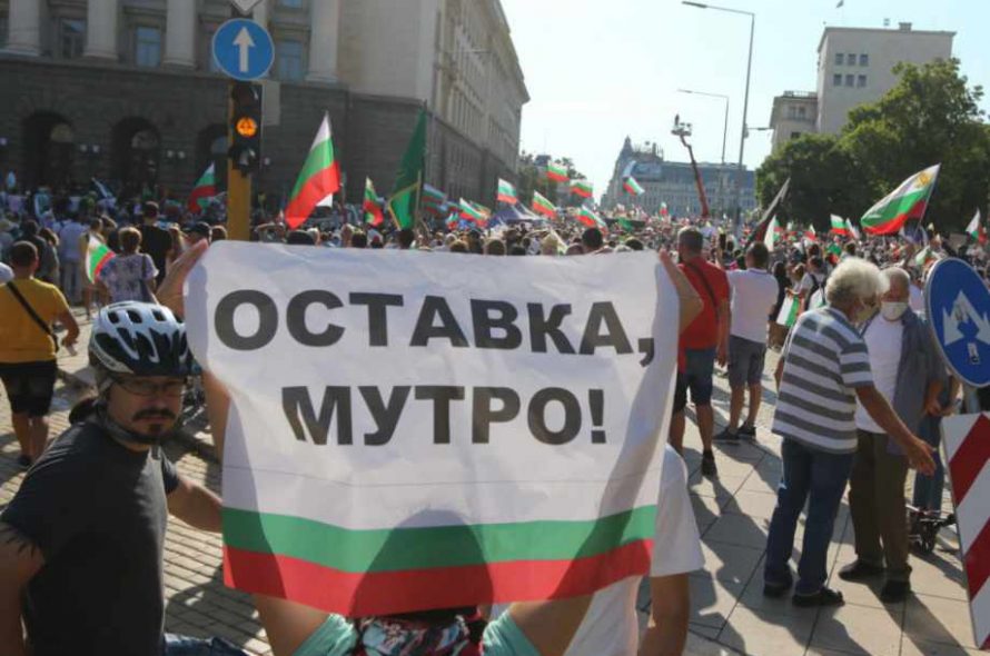 СДВР с ВИДЕО как бивш играч на ЦСКА мята паве на протеста