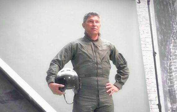 Краси Балъков в ролята на авиатор (ВИДЕО) | KotaSport