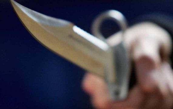 Футболни хулигани с маски и тръби пребили и ръгали брат на журналист