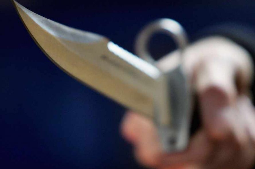 Футболни хулигани с маски и тръби пребили и ръгали брат на журналист