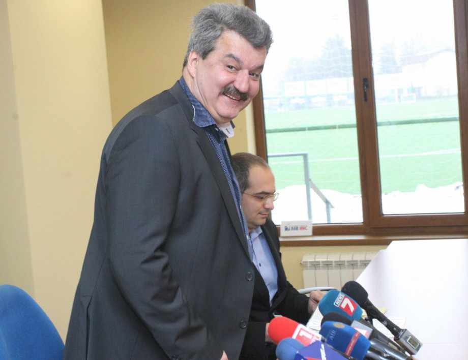 Силно се надявам информацията за новия собственик на Левски да е грешна
